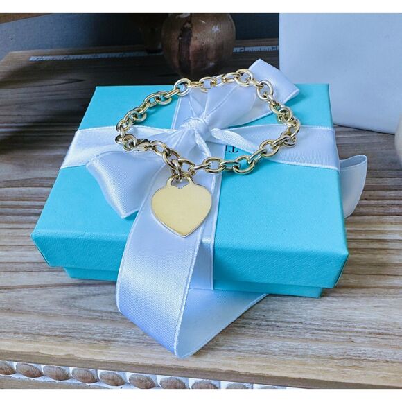 Tiffany & Co. Heart Tag Bracelet in 18k, 7" - Picture 2 of 4